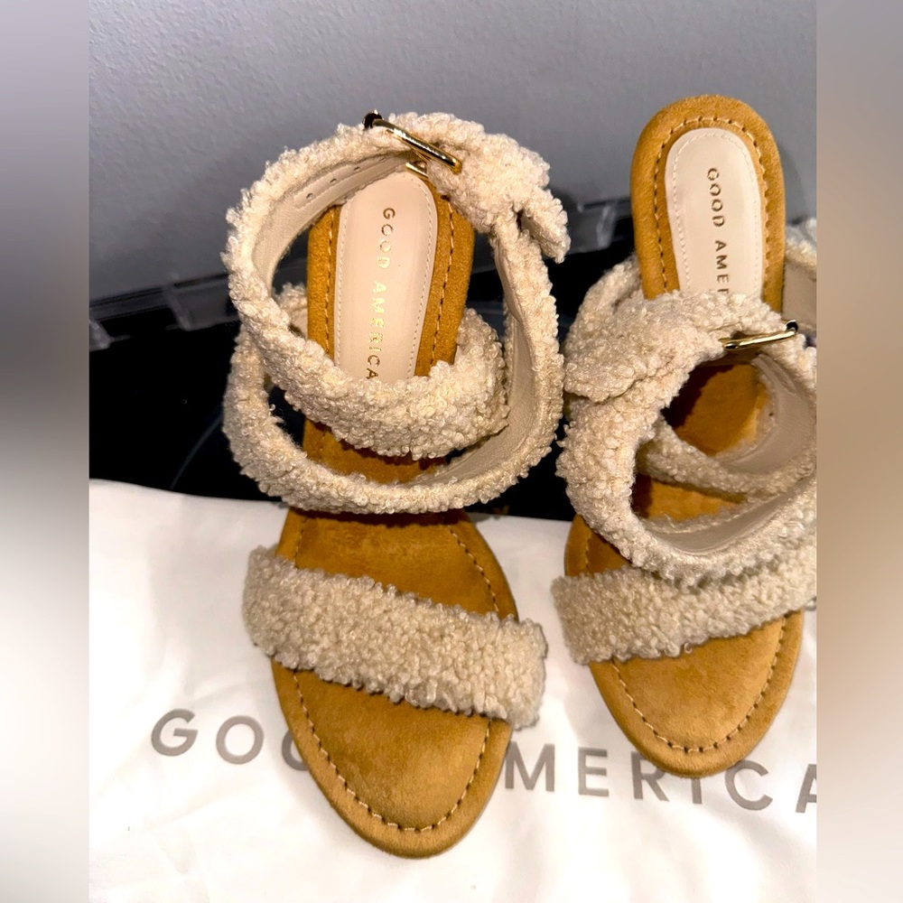 Good American Shearling Criss Cross Ankle Strap Sandal Sz 6.5